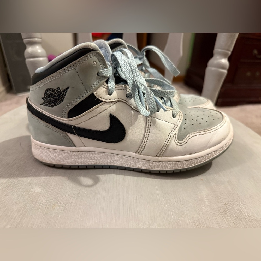 Jordan White and Blue Sneakers Mid-Top Design